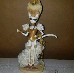 2005 Westland Giftware Catwalk Moulin Cat Figurine